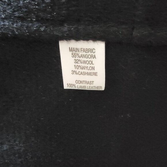 St. John Rare Hand Sewn Mixed Media Double Breasted Blazer. Size 4. - Picture 10 of 10